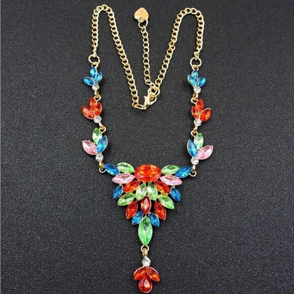 🔷 Betsey Johnson multicolored crystal statement necklace 🔷 - Picture 3 of 3